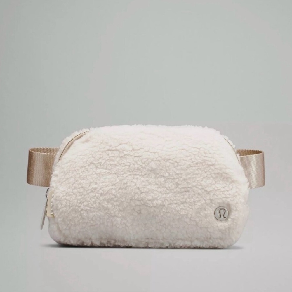 Lululemon white and cream sherpa belt bag. Excellent like new condition.